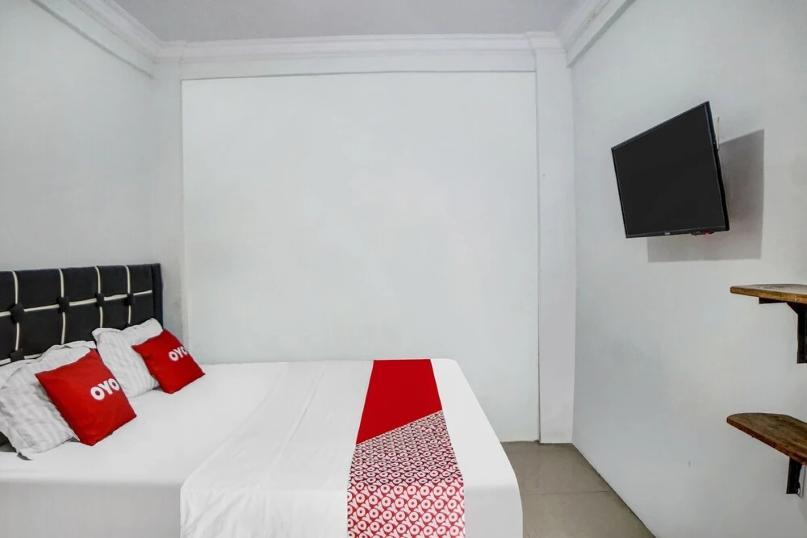 RedDoorz near Plaza Medan Fair