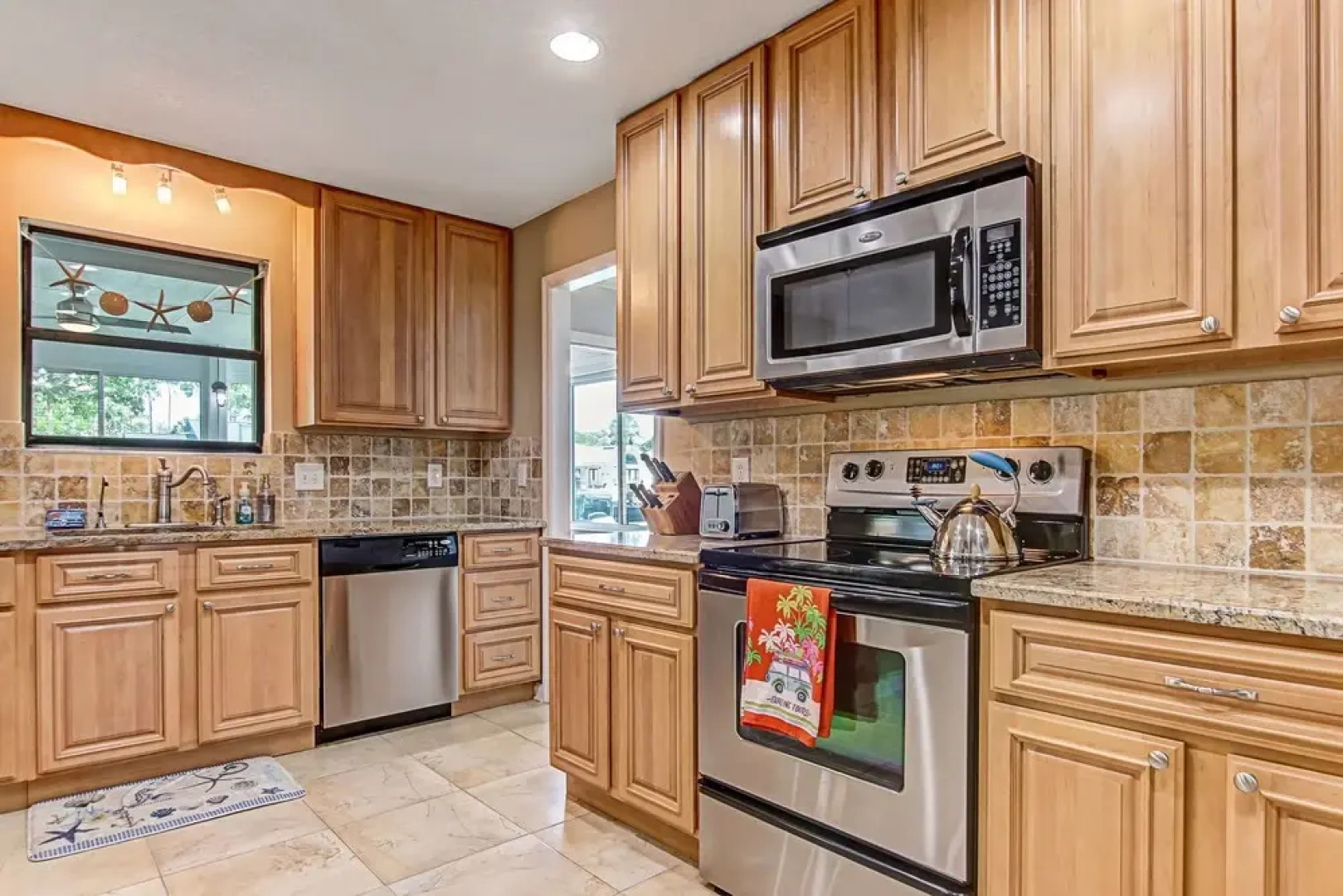 Pablo Waterfront - Private Dock & Salt Water Pool