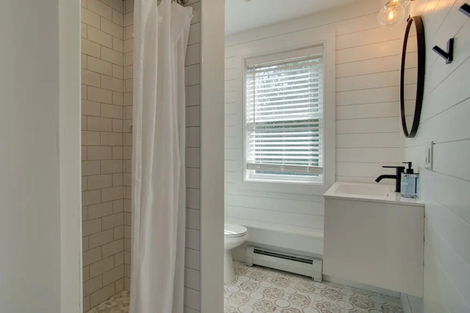 Cozy Falmouth Studio ~ 2 Mi to Beach & Dining