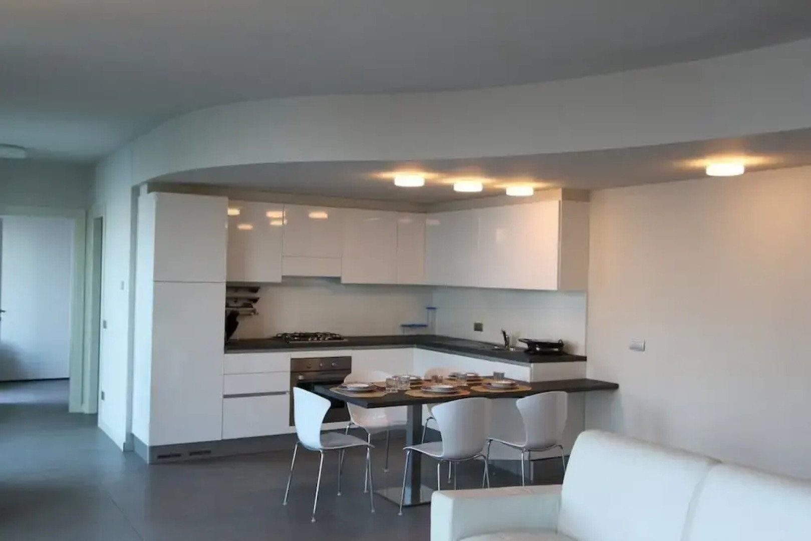 Luxury Apartment Front Lake View