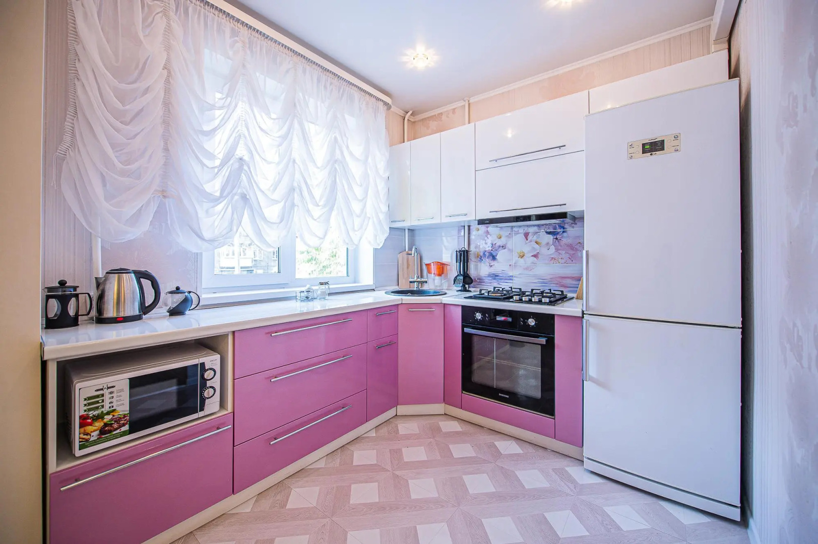 Пять Звезд на улице Труда