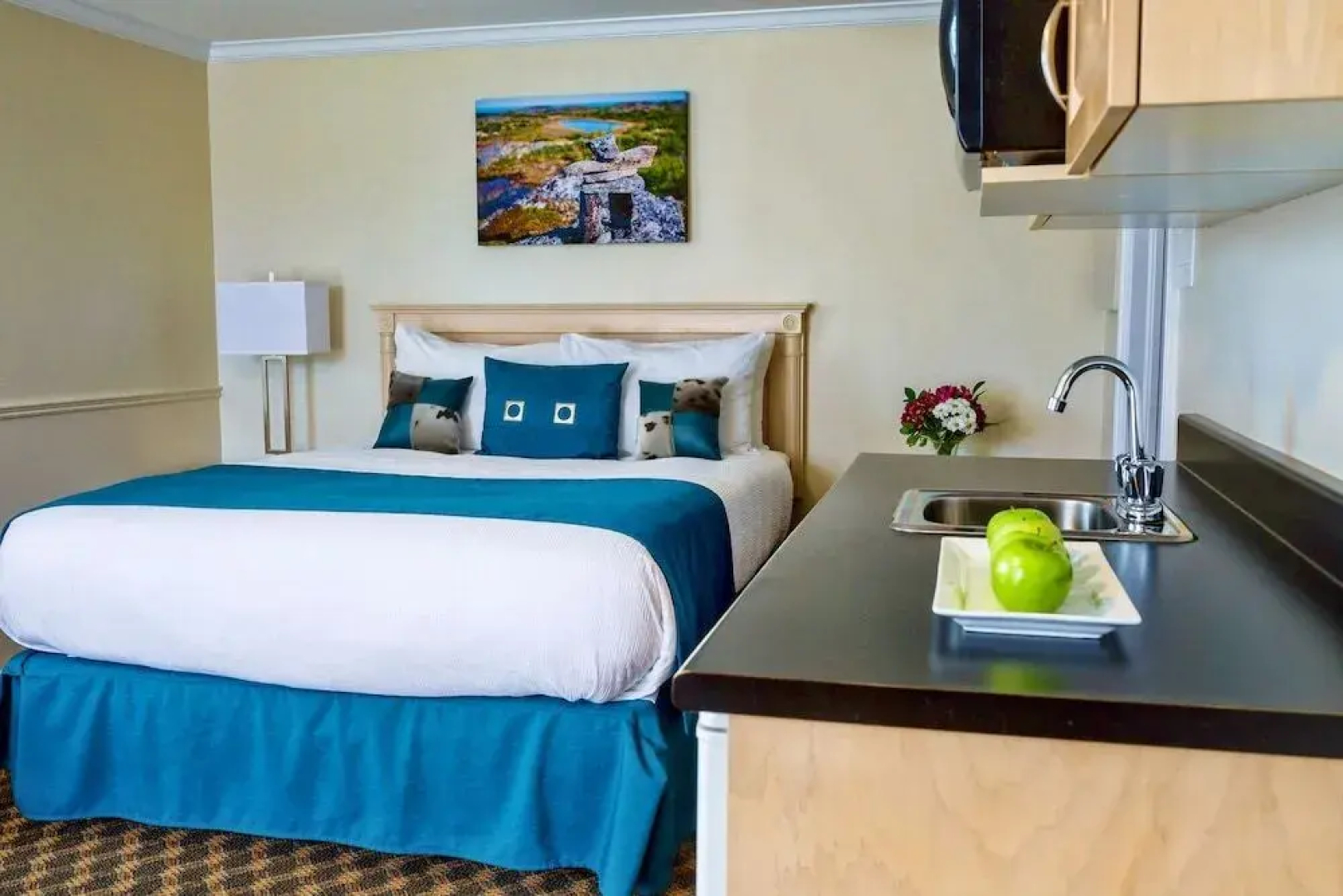 Royal Inn & Suites