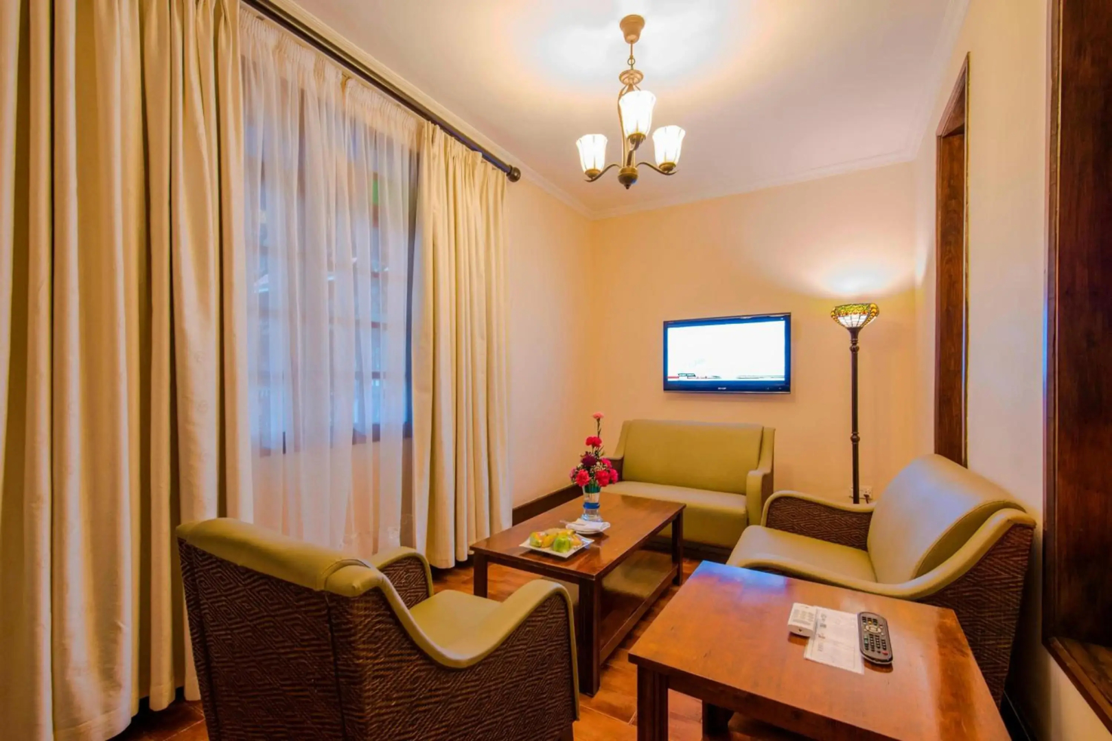 Отель Protea by Marriott Dar es Salaam Courtyard