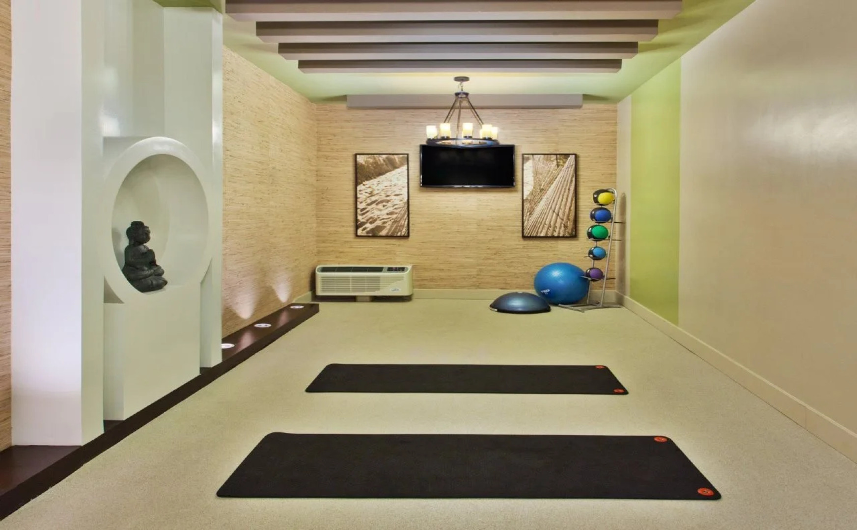 Holiday Inn Express Atlanta Galleria - Ballpark Area by IHG