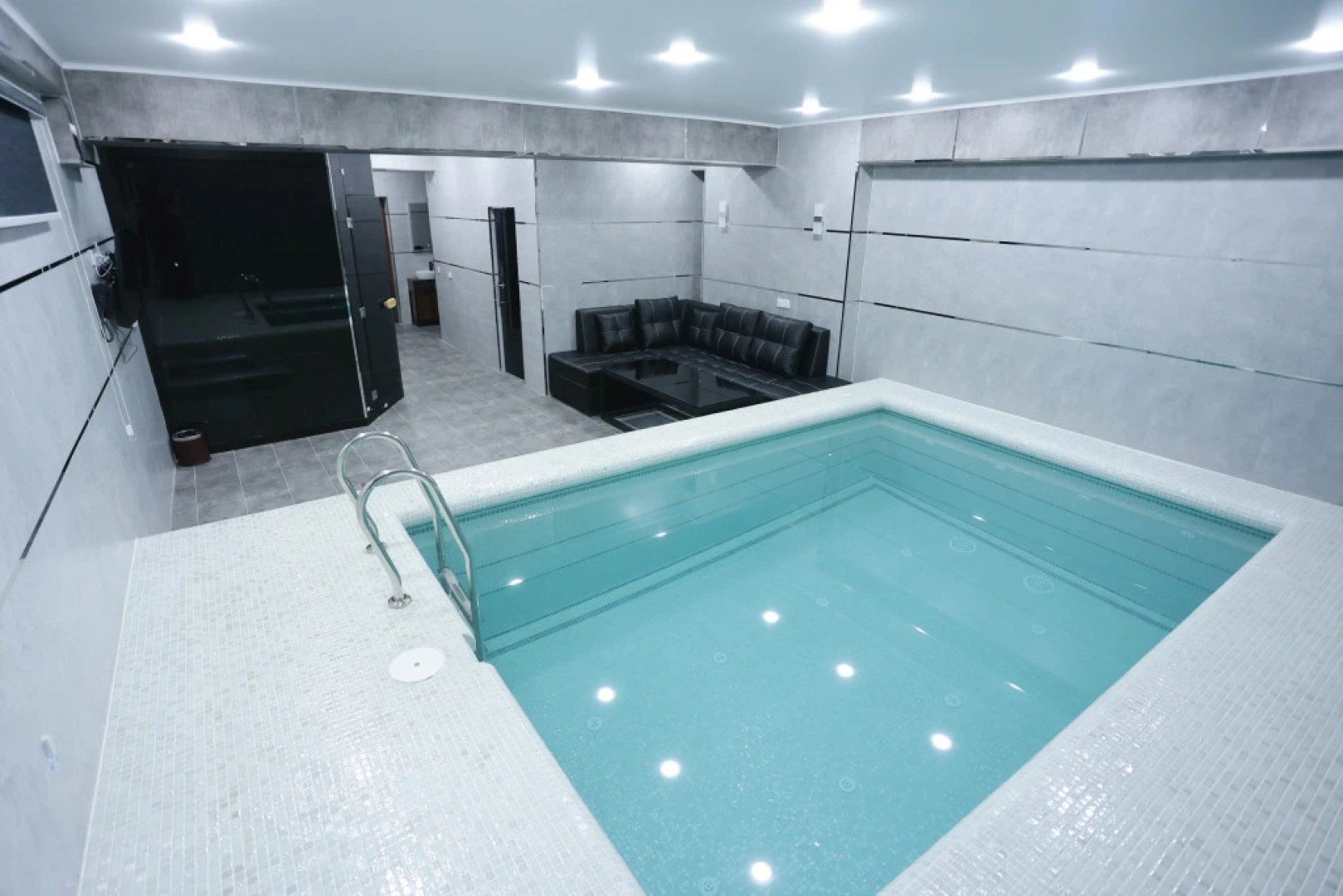 Regal Hotel by Grand