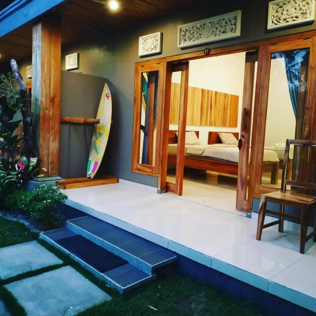 Surf Retreat Villa Sari
