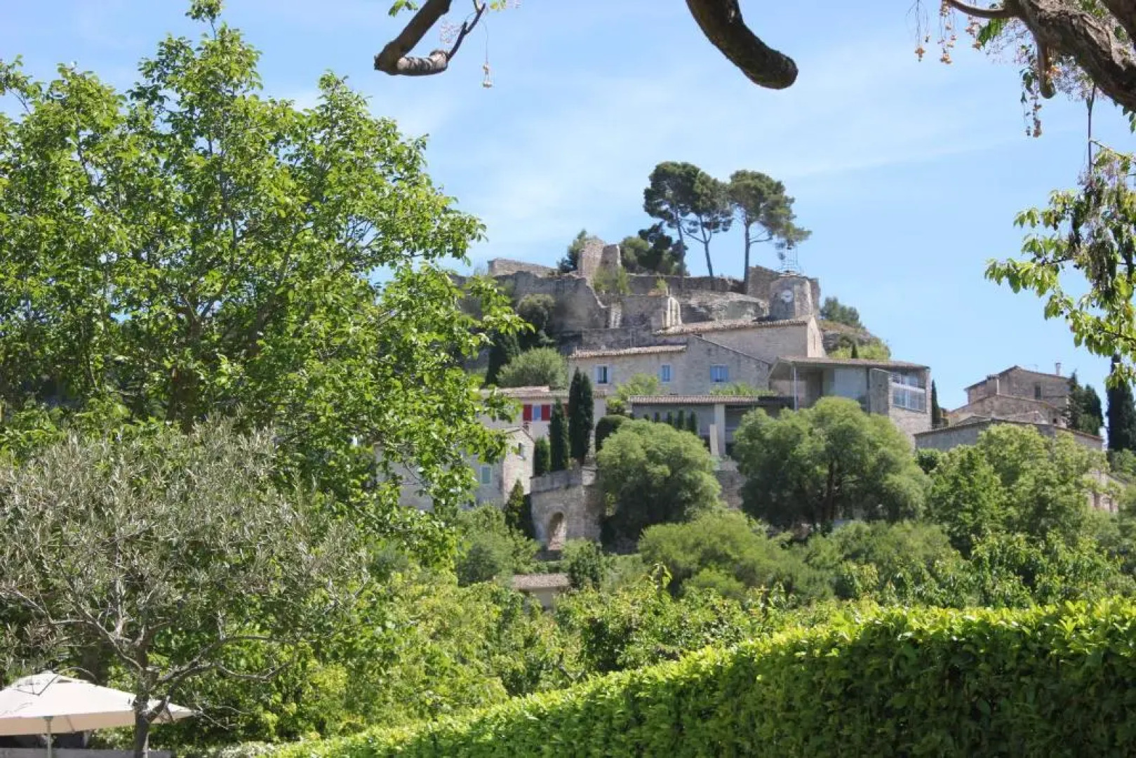 Superbe maison familiale avec piscine privée au pied du Mont Ventoux, jolie vue sur le village du Beaucet, 8 personnes, LS4-330 BEL AMOUR