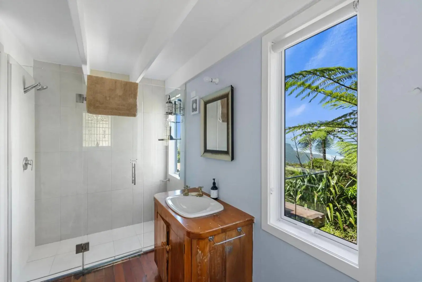 Piha - City Escape, Piha Holiday Home