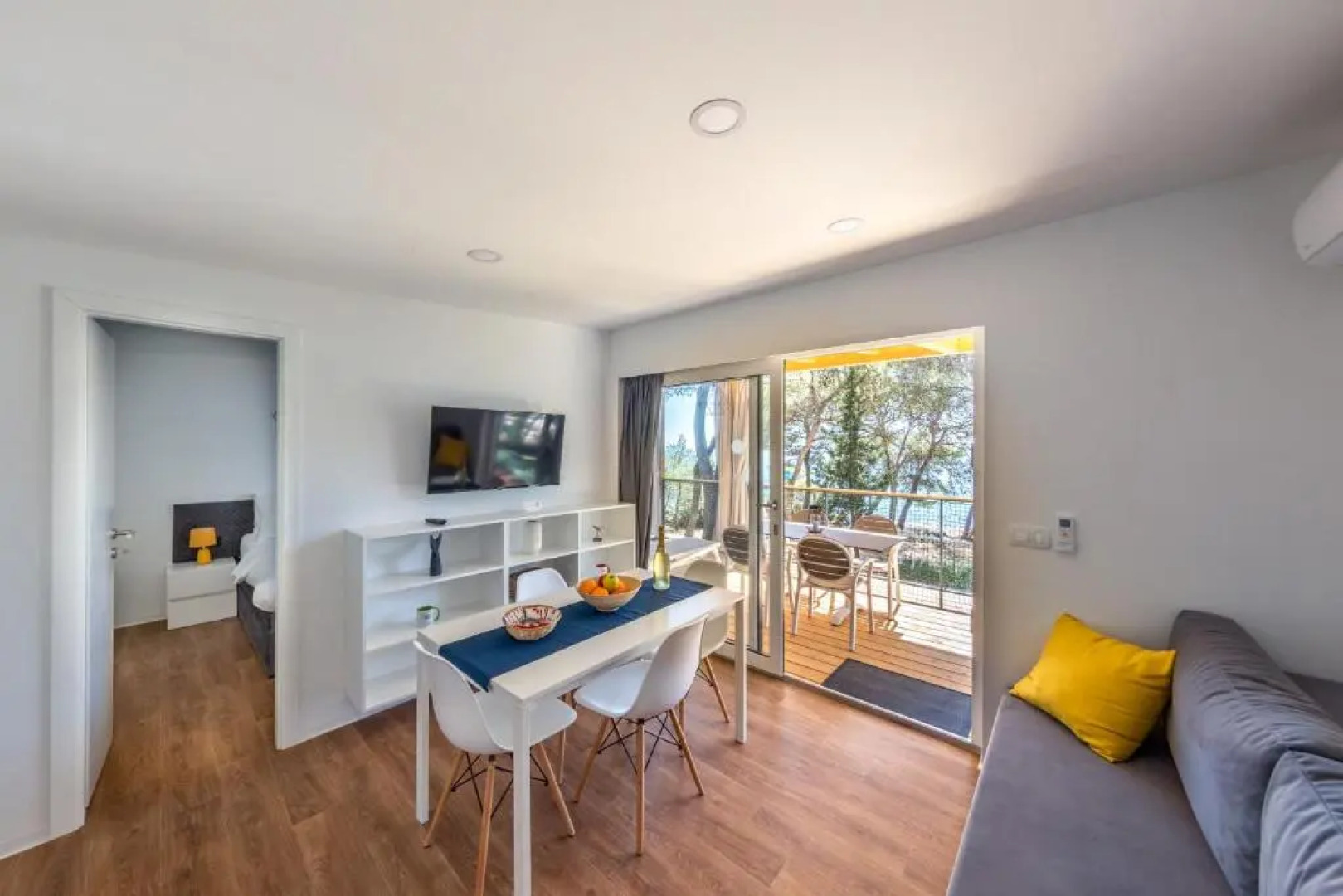 Pine Beach Pakostane Glamping Homes - All Inclusive light