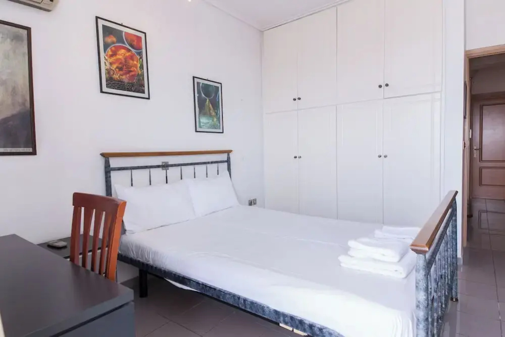 Koridalos Terrace Apt w Spectacular View