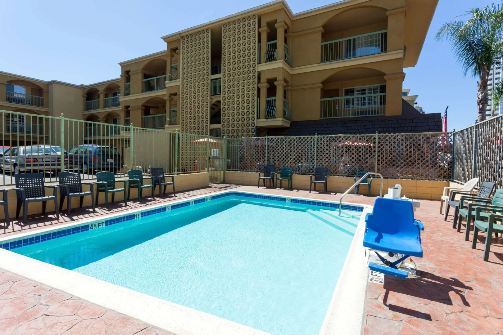 Travelodge by Wyndham Long Beach Convention Center