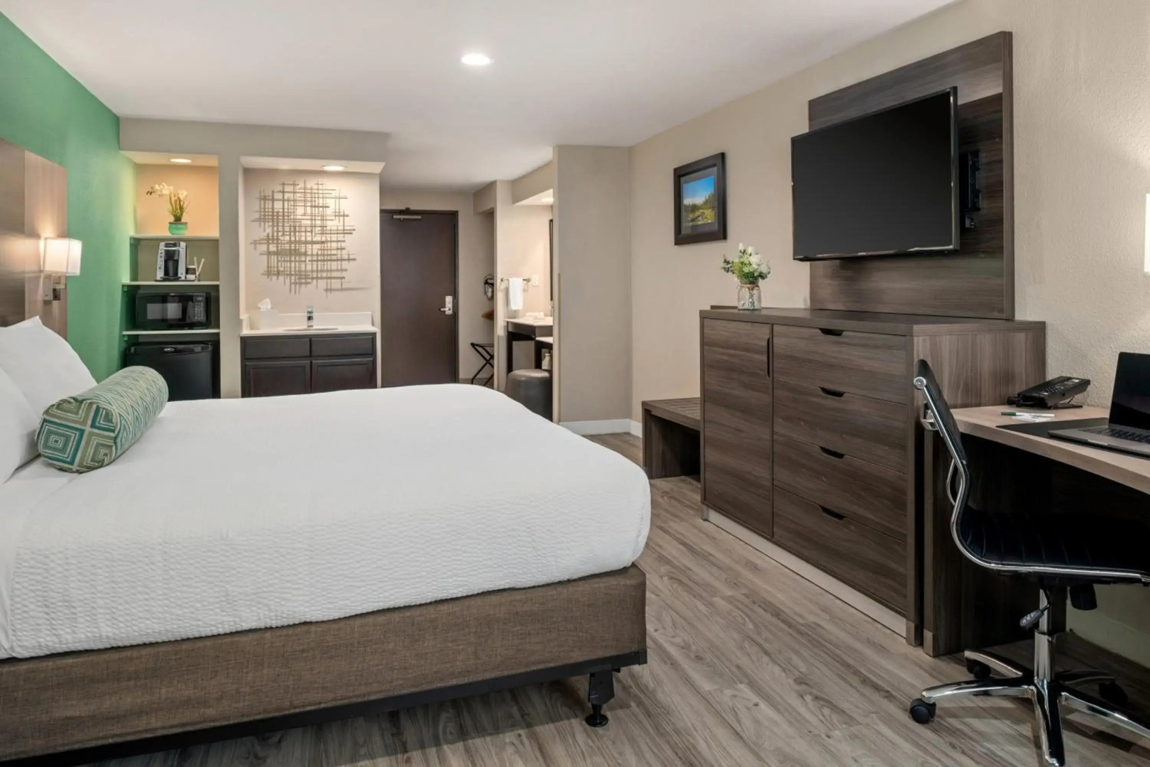 Yosemite Southgate Hotel & Suites