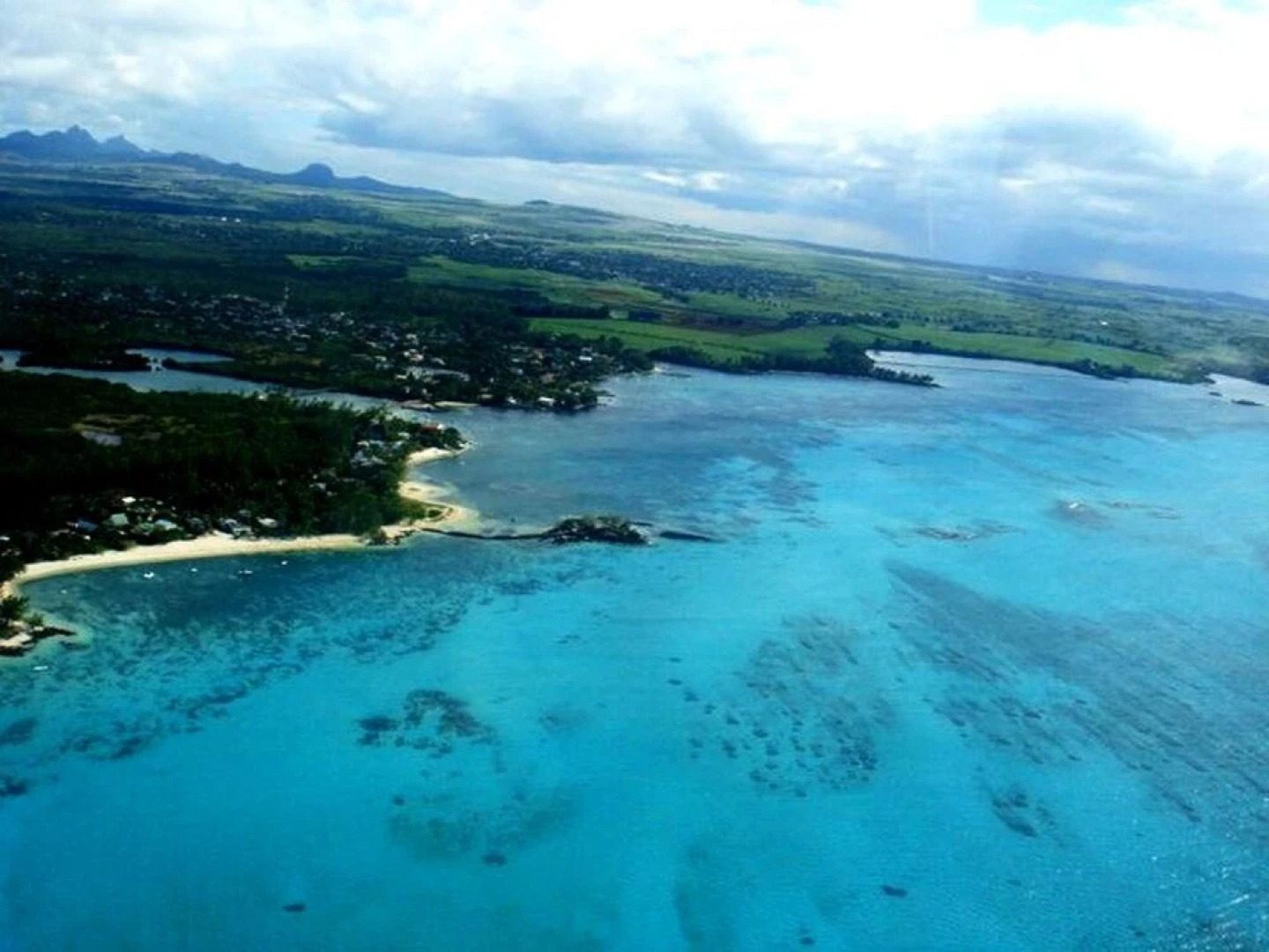 House With 3 Bedrooms in Roches Noires, With Wonderful sea View, Furni