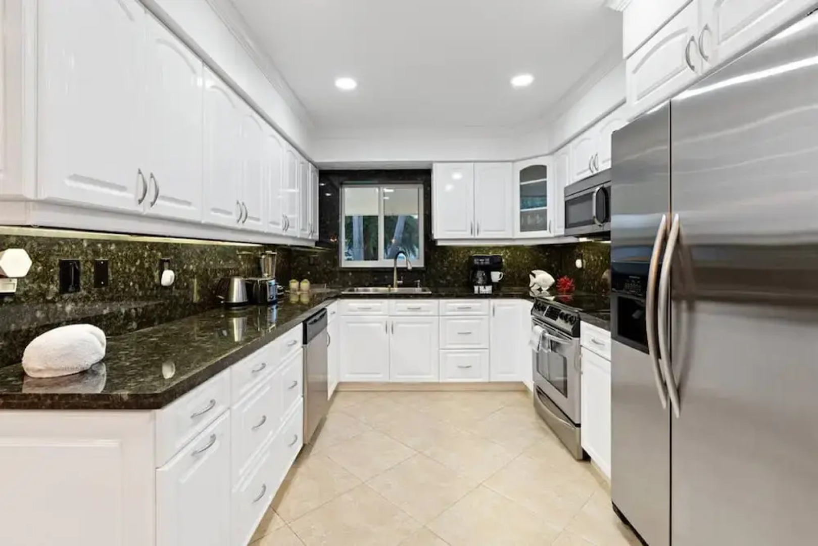 Walking Distance to the Beach 3Br House With Pool