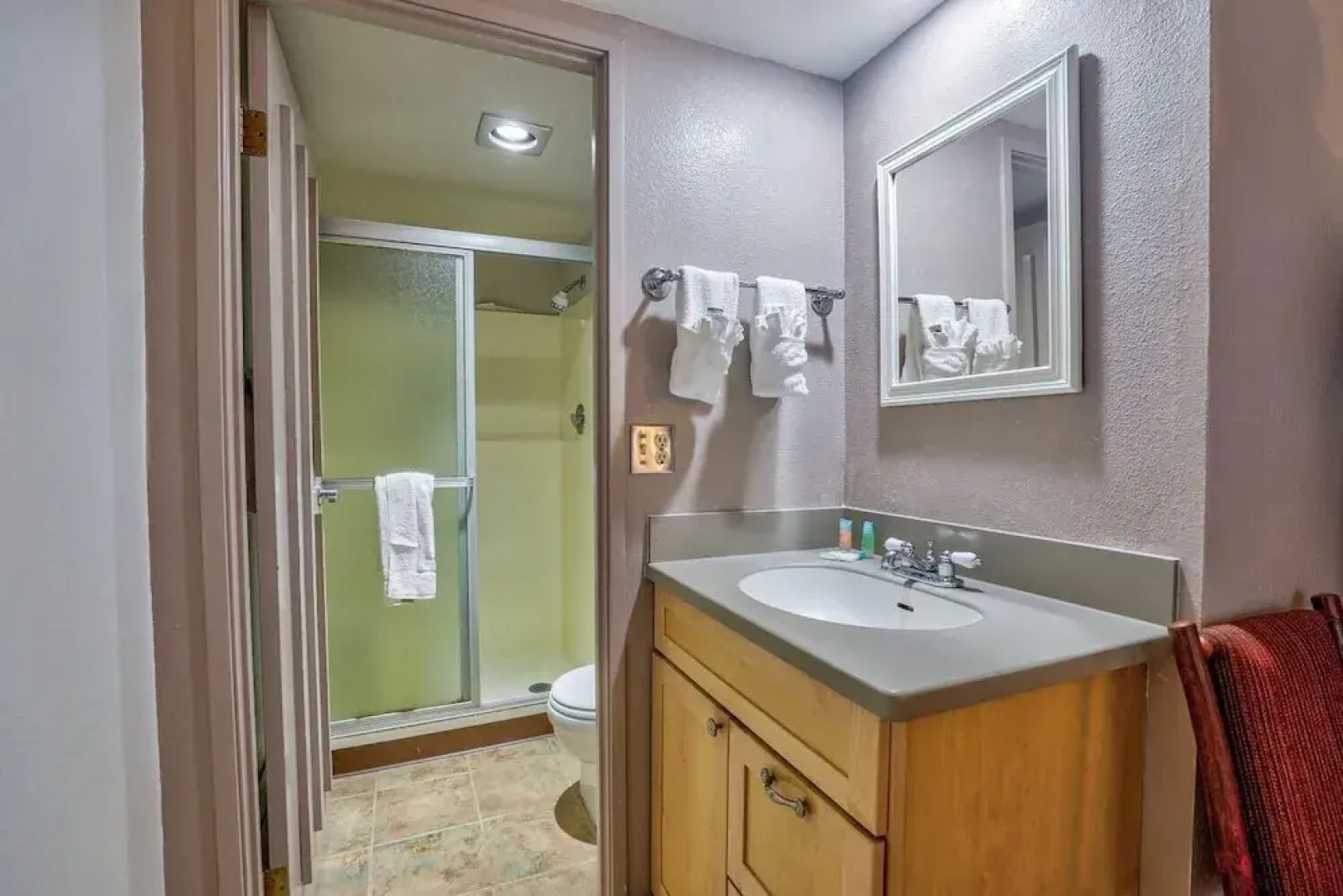 Ten Mile Island 2 Bd Plus Den - 3 Br condo by RedAwning