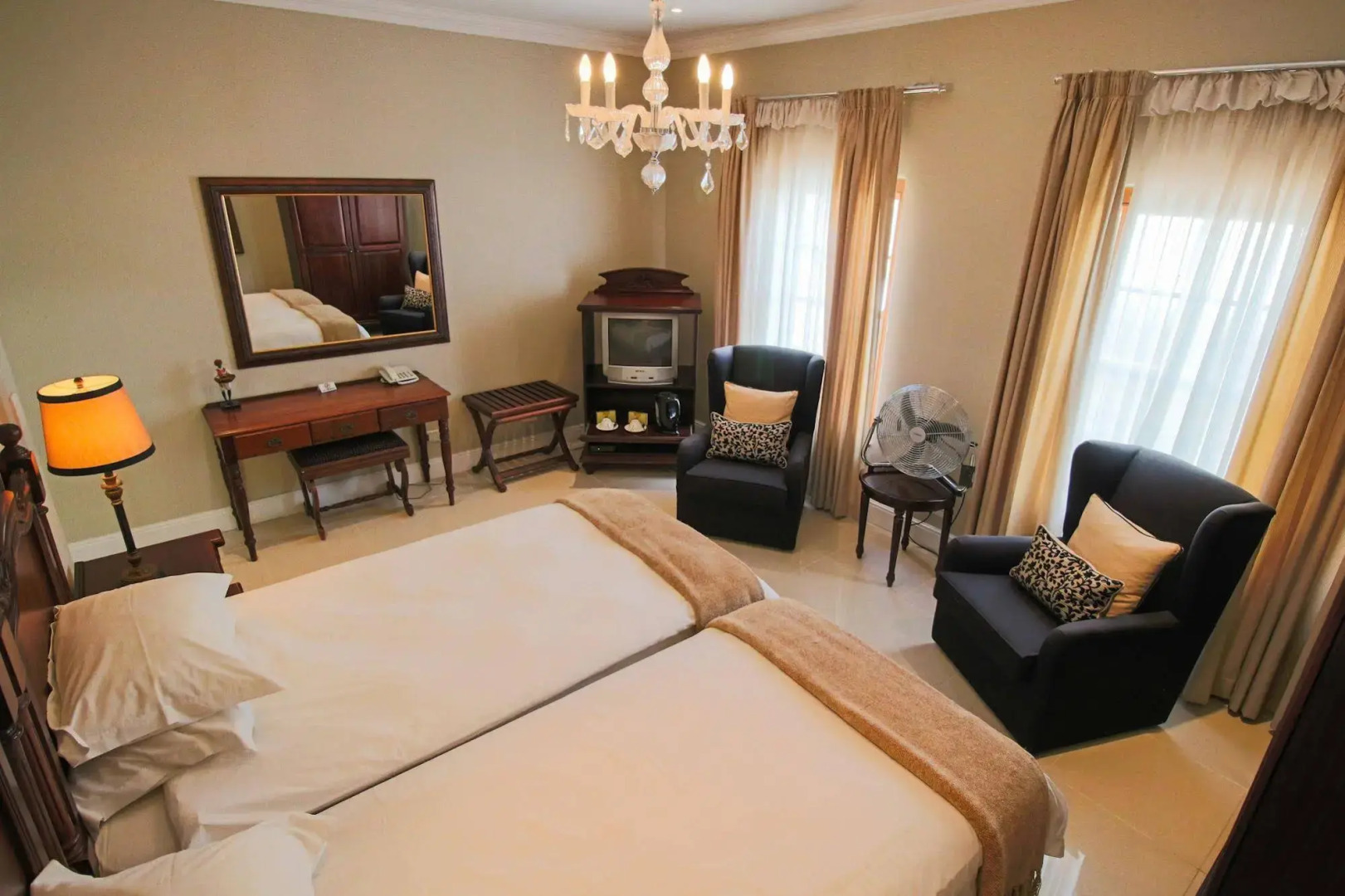 The Victorian 1906 Hotel