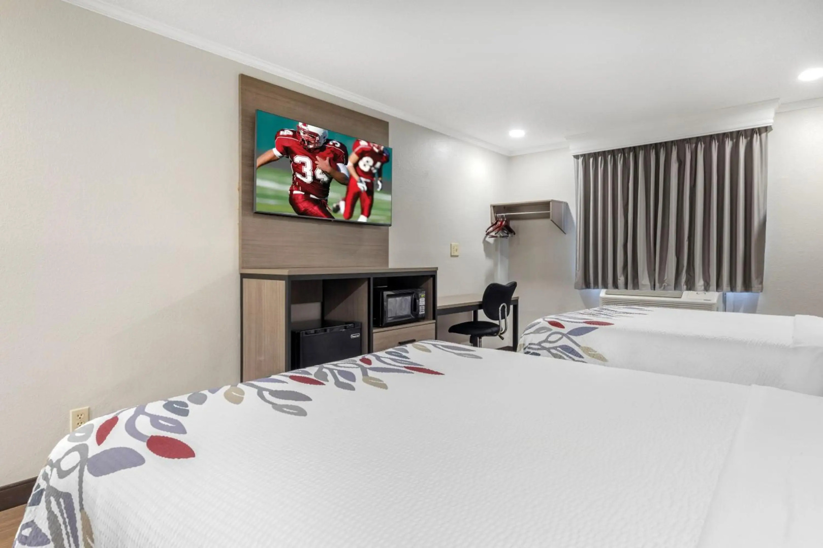 Red Roof Inn Suffolk