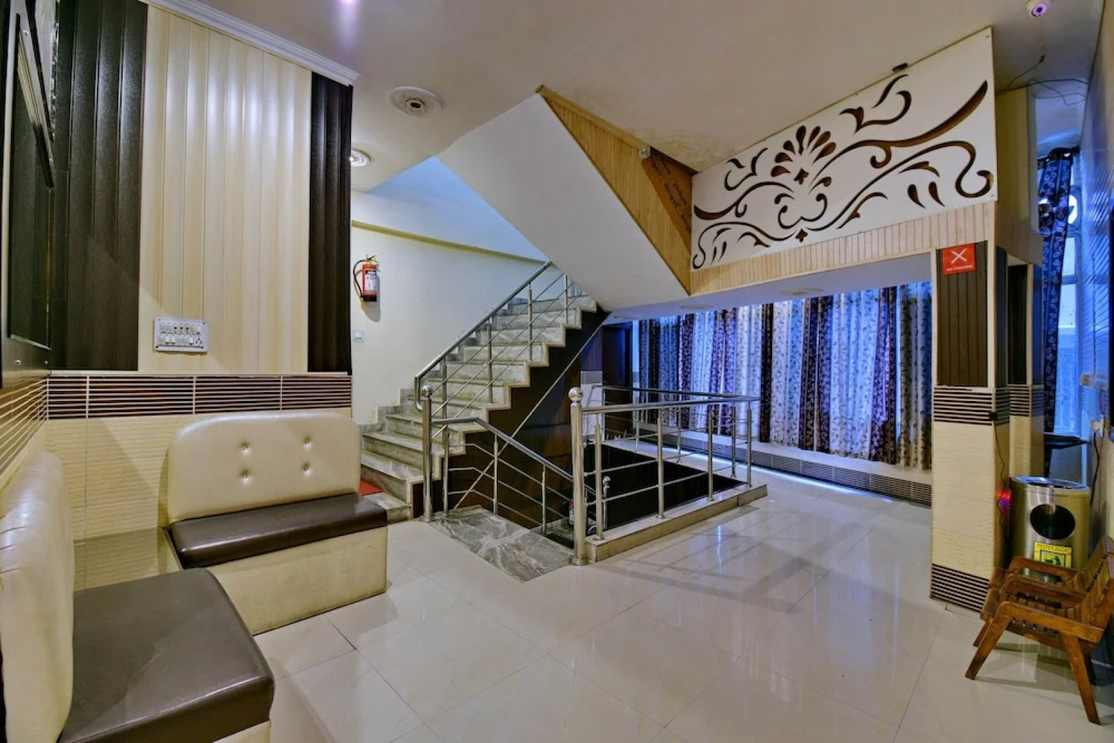 OYO 5851 Mehfil Hotel