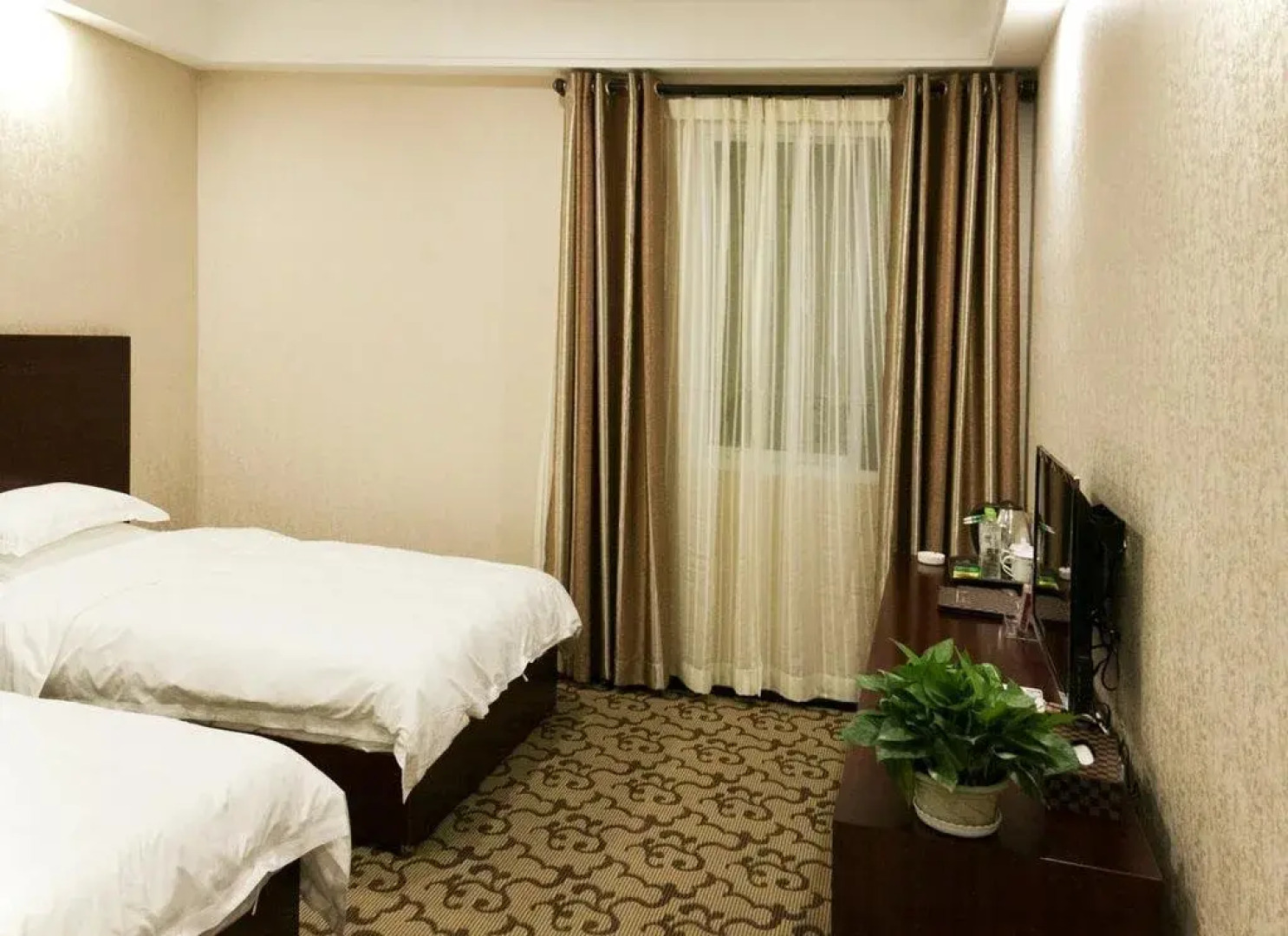 Liangjiang Shiguang Inn