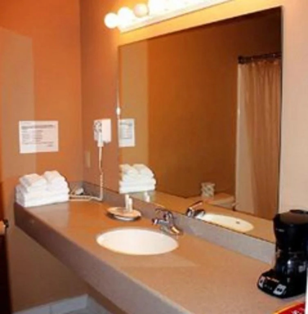 Wagon Wheel Hotel and RV Park