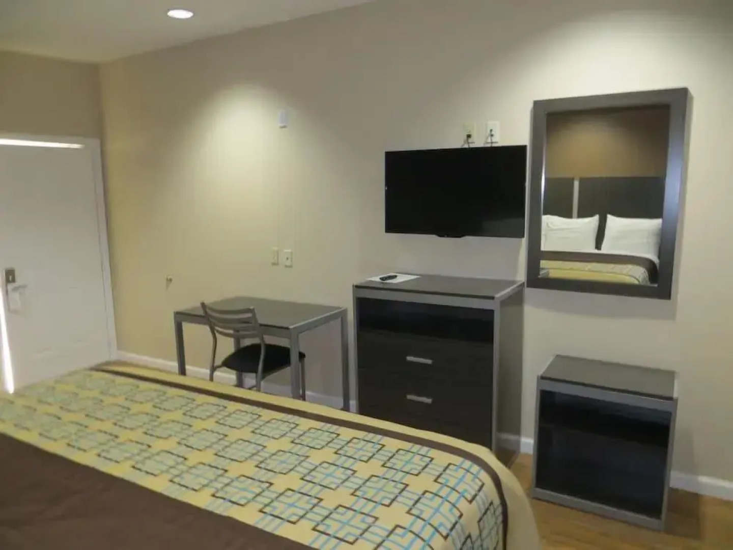 Scottish Inn & Suites