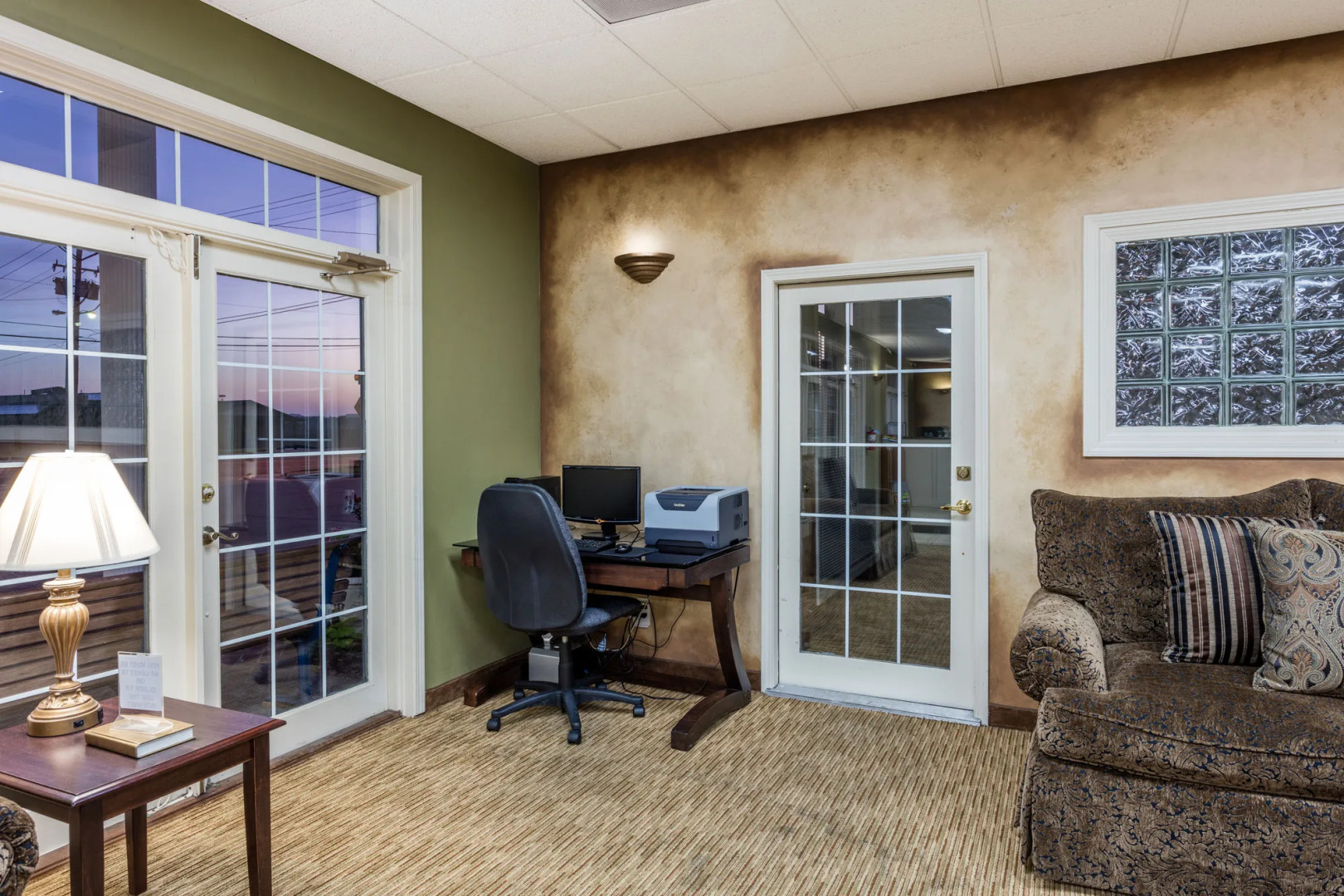 Angel Inn Near IMAX, a Travelodge by Wyndham