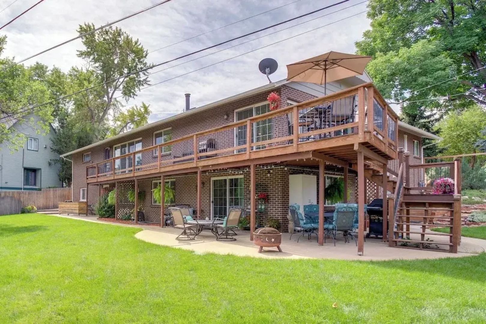 Modern Creekside Home: 9 Mi to Downtown Denver