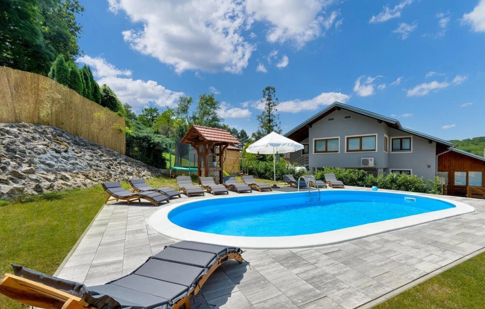Awesome Home in Jastrebarsko With Sauna, Wifi and Outdoor Swimming Pool