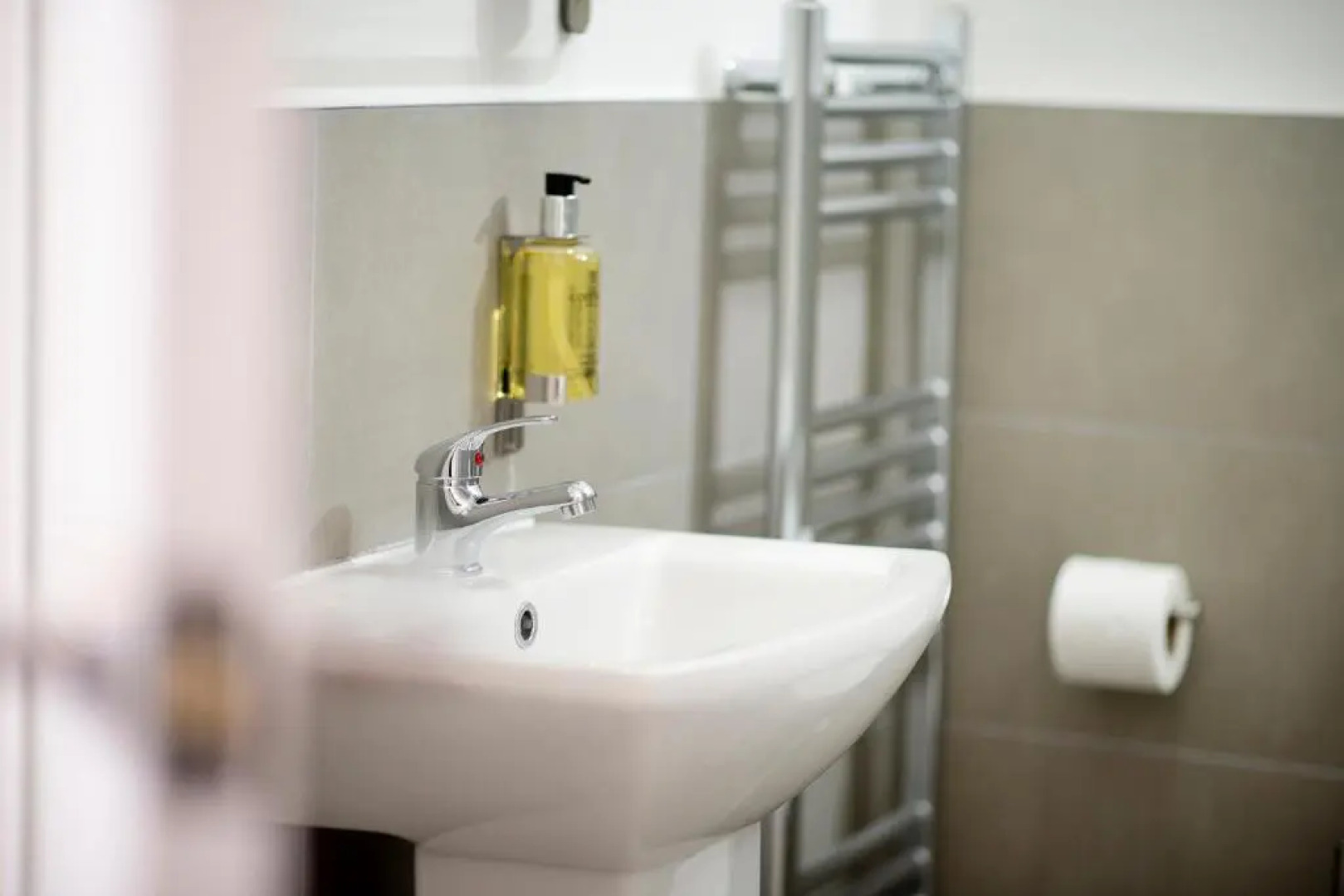 Oliverball Serviced Apartments - Flat D - Modern, top floor, 2 bedroom, 2 bathroom apartment in Central Southsea