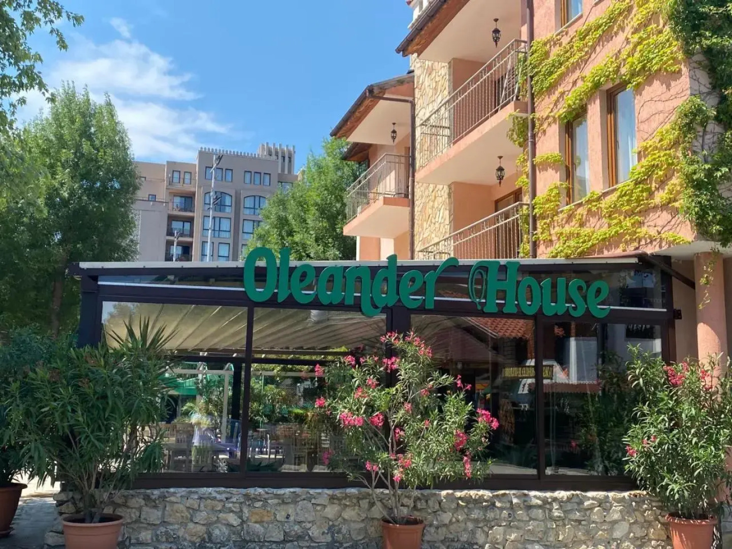 Oleander House And Tennis Club