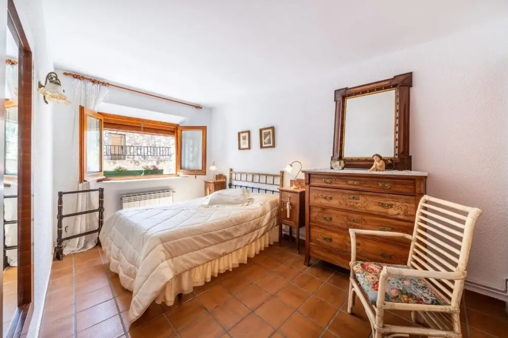 House With 5 Bedrooms in Argençola, With Wonderful Mountain View, Priv