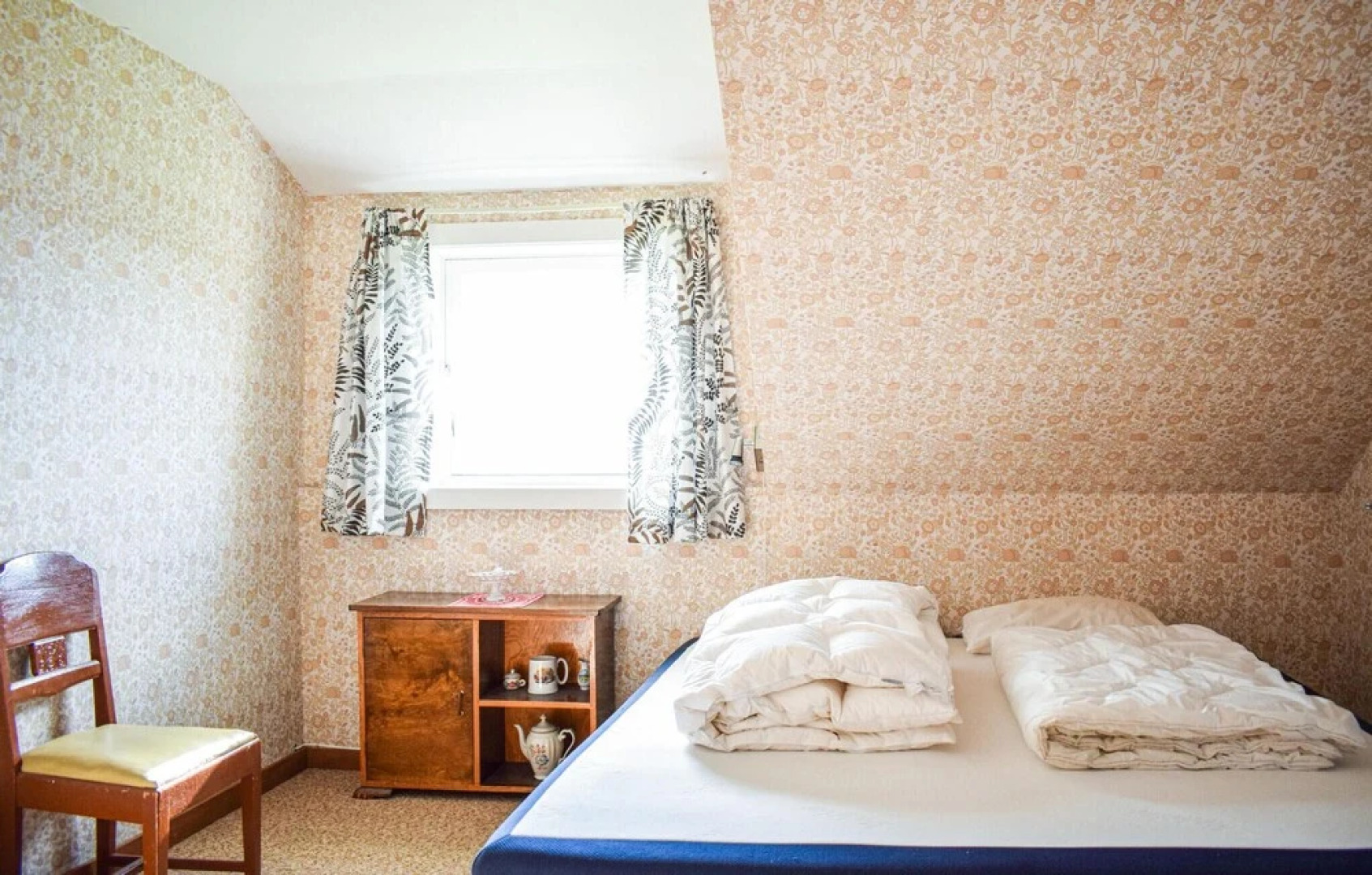 Nice Home in Brekke With Wifi and 5 Bedrooms