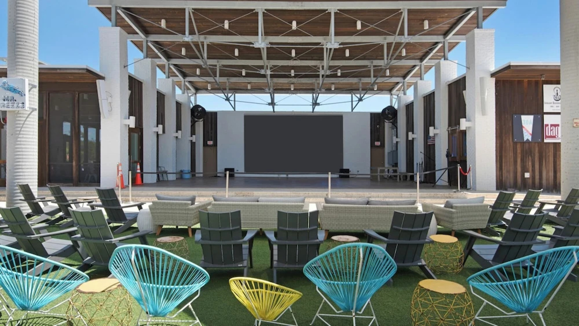 Modern Prominence Home ~ Game Room, 4 Bikes, Sleeps 13, Pet Friendly!