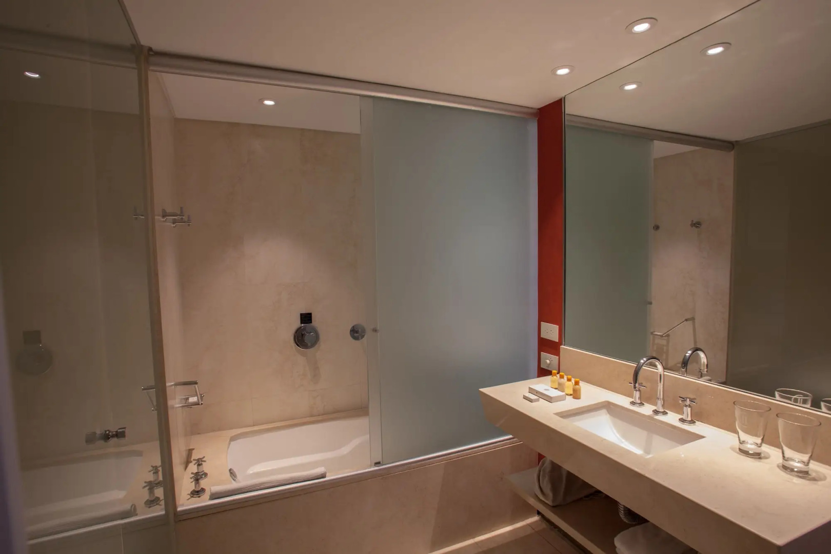 Pullman Rosario City Center Hotel