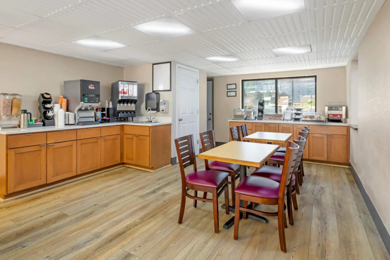 Econo Lodge Inn & Suites Gatlinburg at the Convention Center