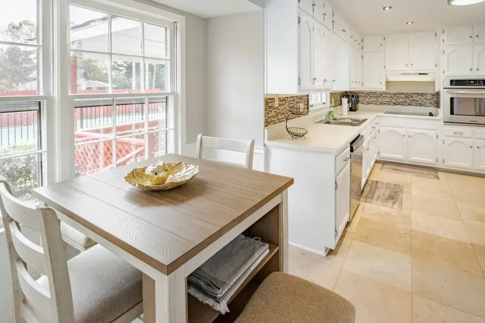 Private Pool Paradise 4 Bedroom Home by RedAwning