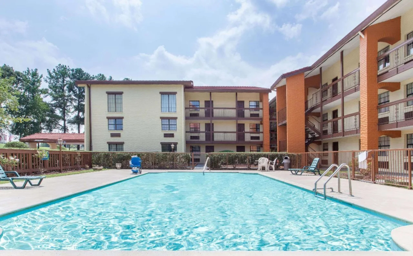 Knights Inn - Lithonia