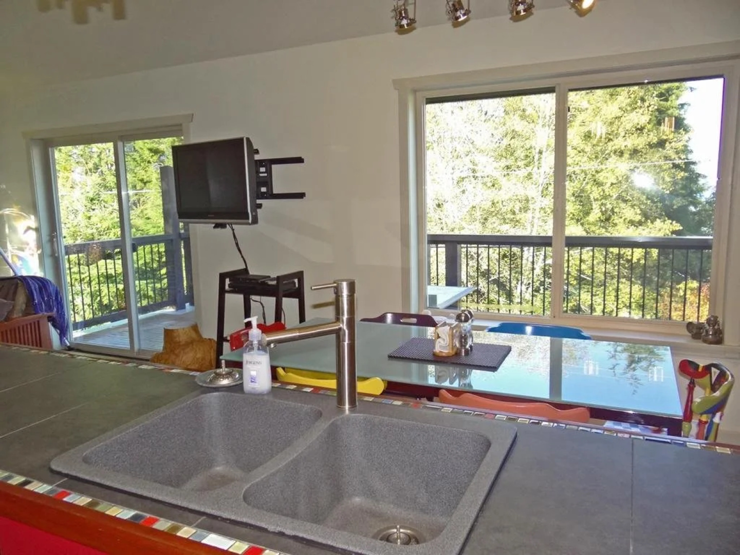 The Gallery House At Port Renfrew