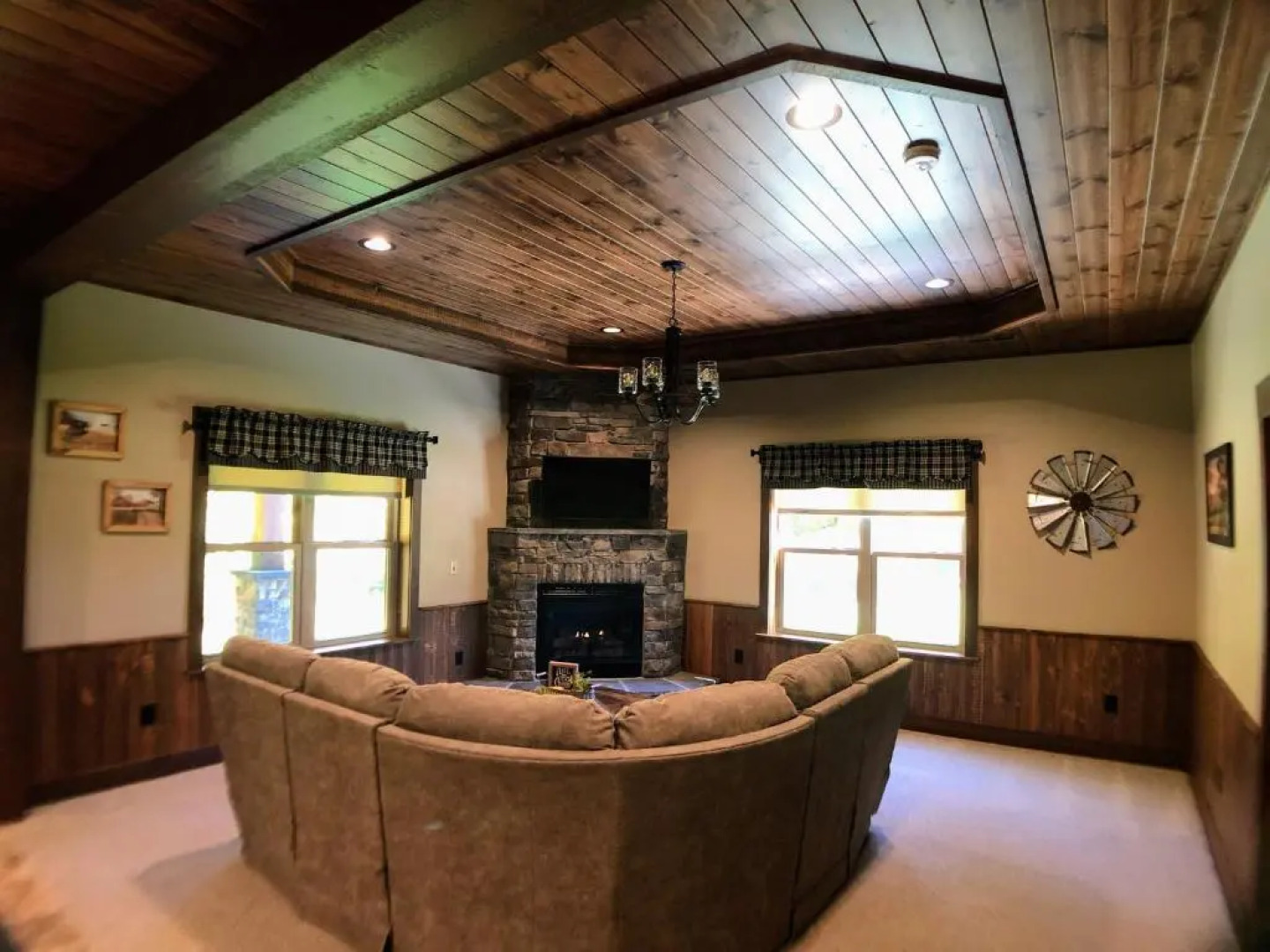 Sojourner's Lodge & Log Cabin Suites