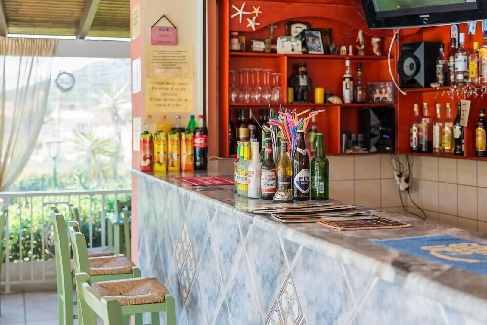 Grapevines Hotel