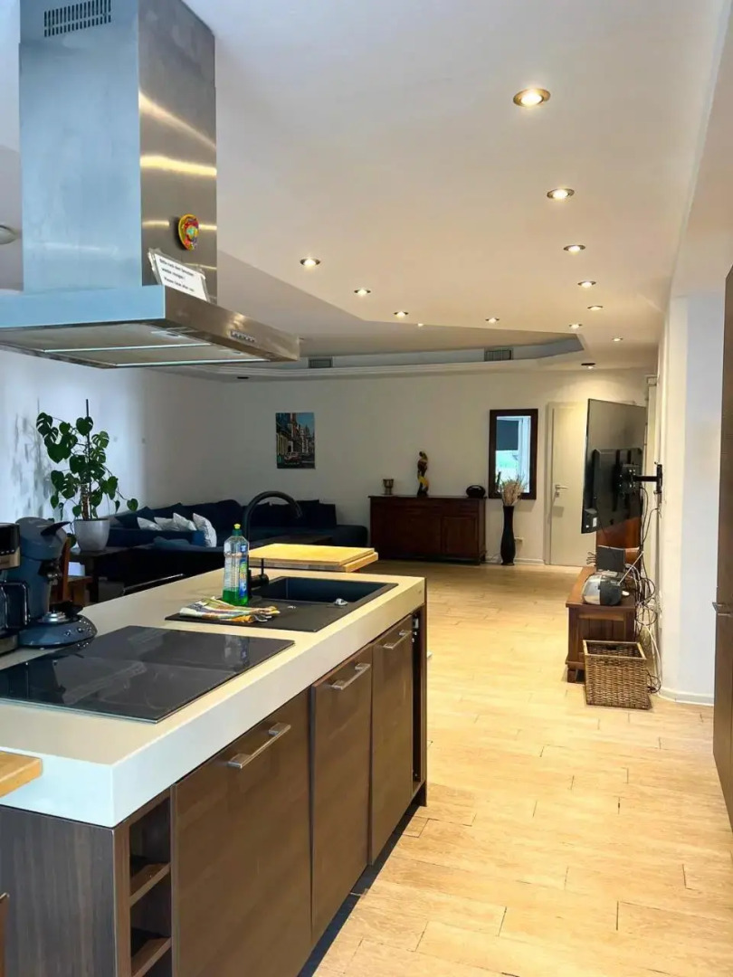 Whirlpool, Fußbodenheizung, Nintendo NES, Netflix, Wintergarten & Workspace
