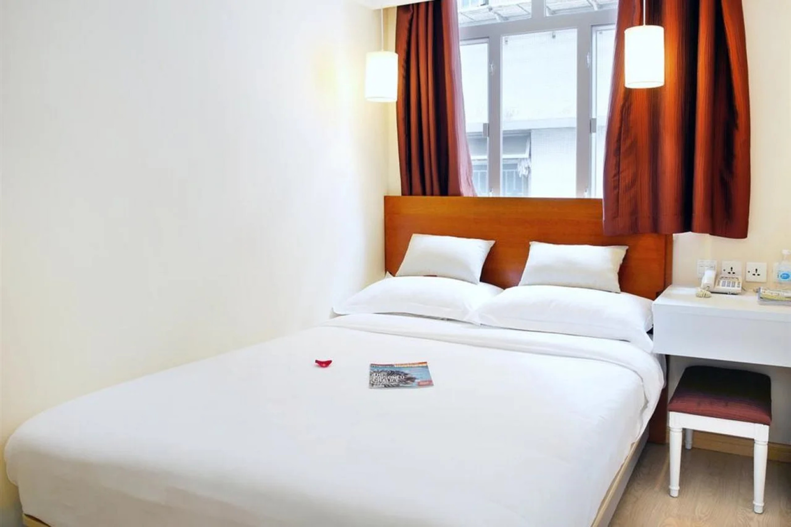 Ole London Hotel