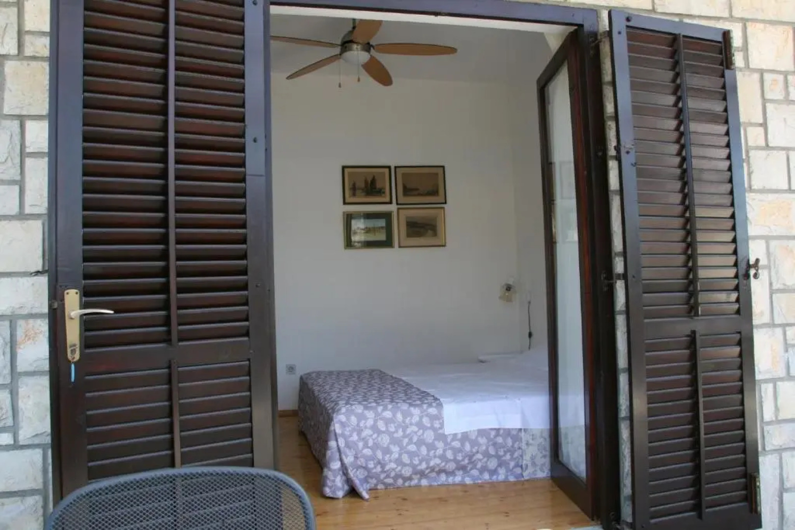 Apartments Robert - 5m from sea