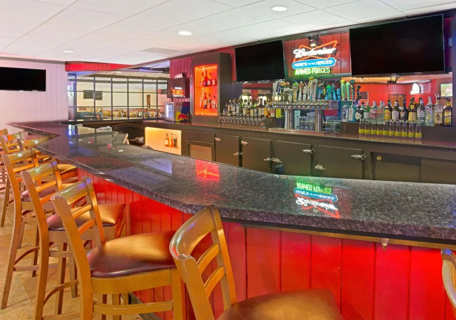 Ramada by Wyndham Waukegan/Great Lakes