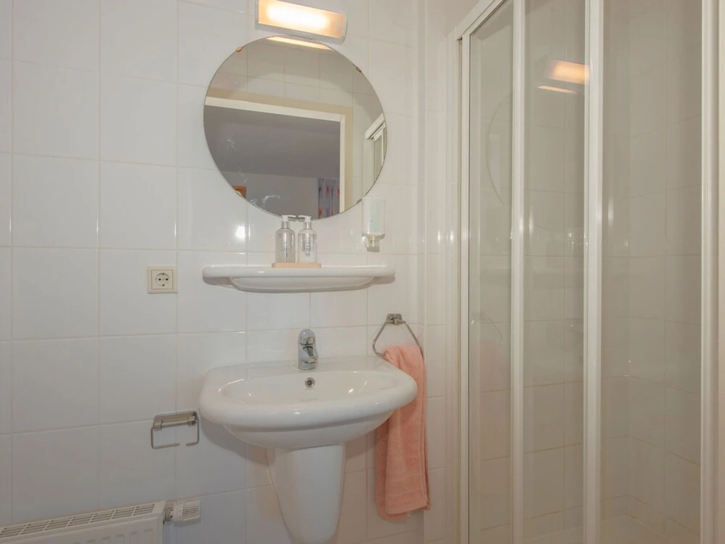 Stately, Luxury Villa With 3 Bathrooms, 2 km. From Appelscha