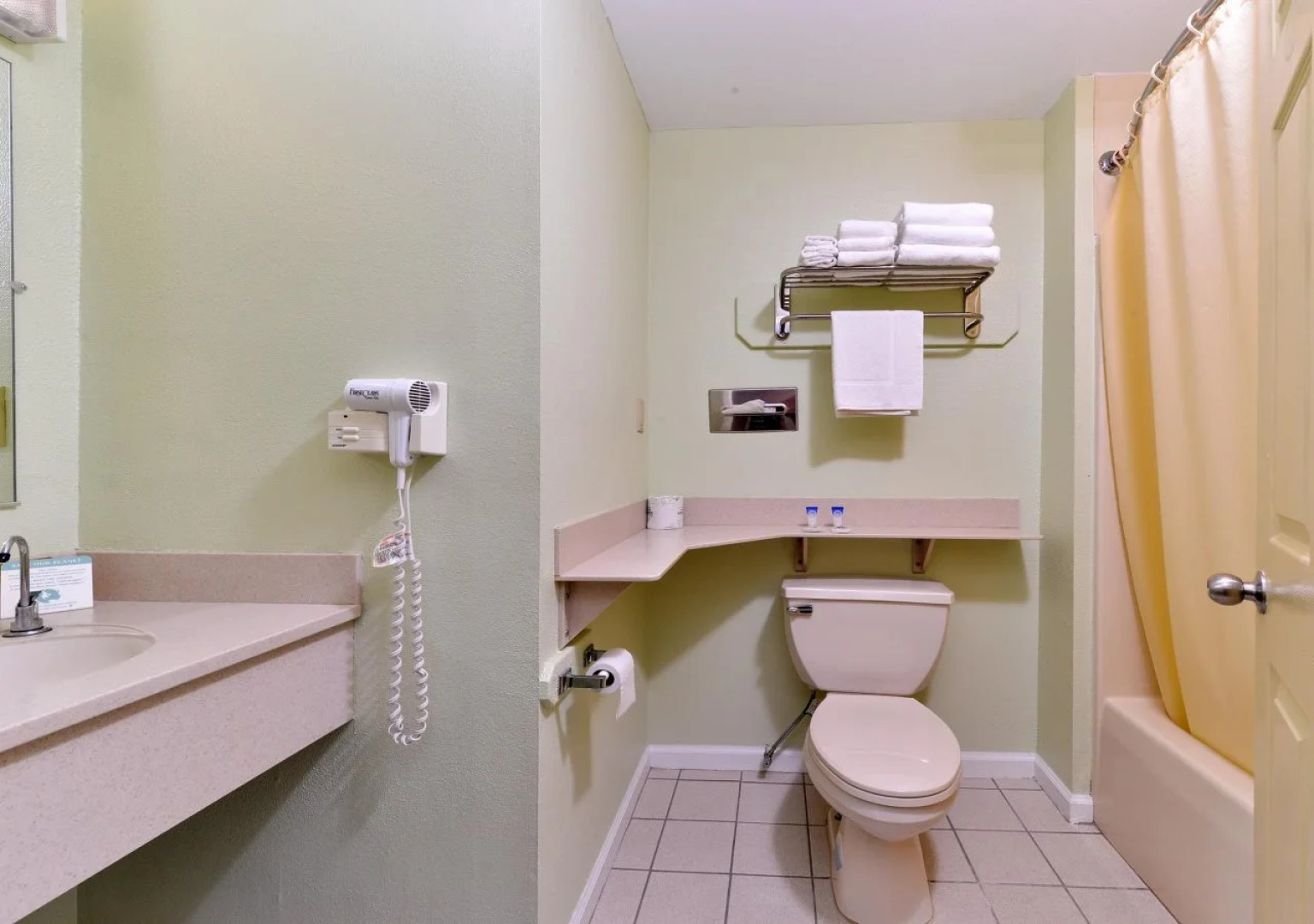 Red Carpet Inn and Suites - Cheshire