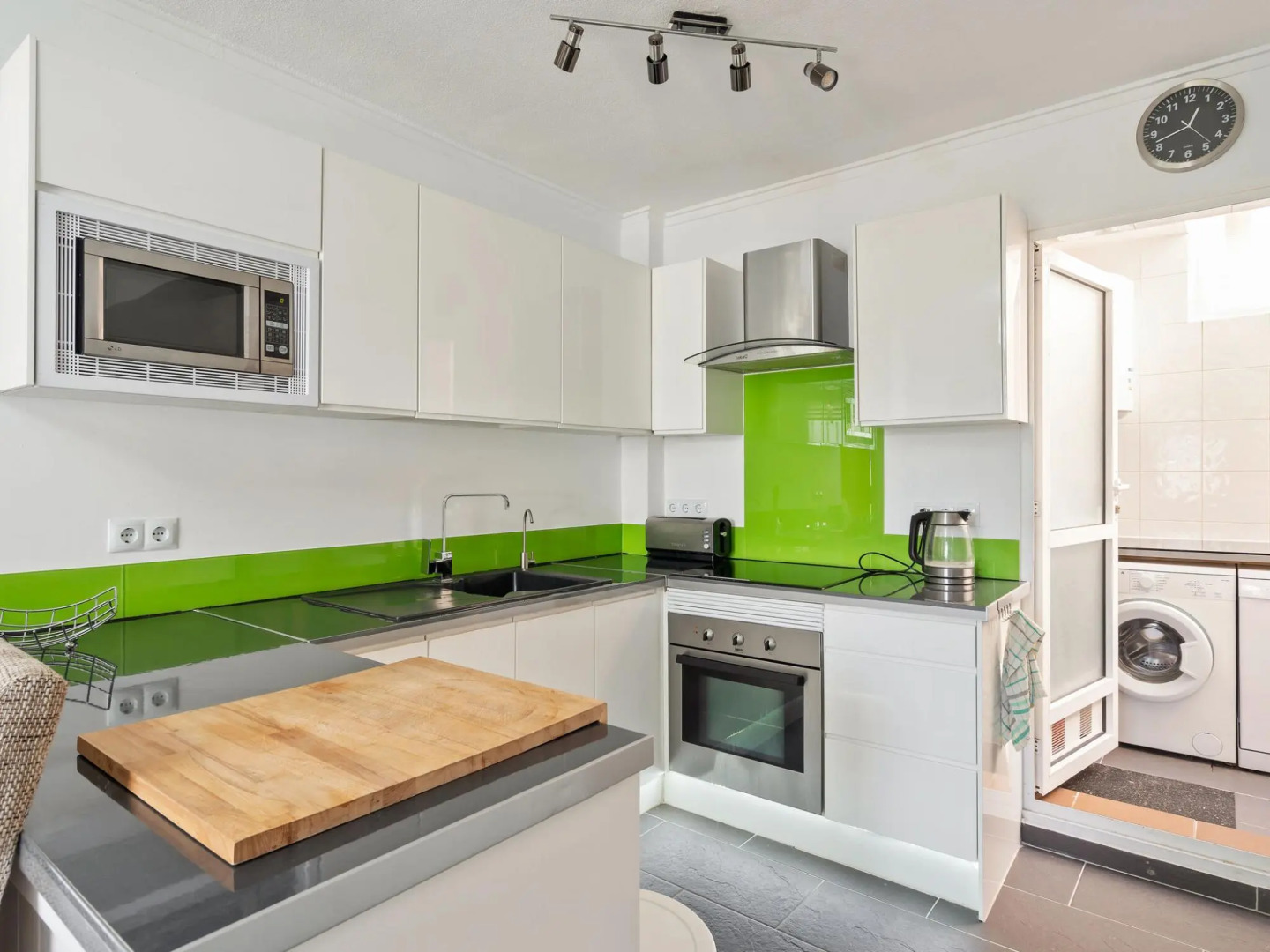 Inviting holiday home in Lo Crispin with shared pool