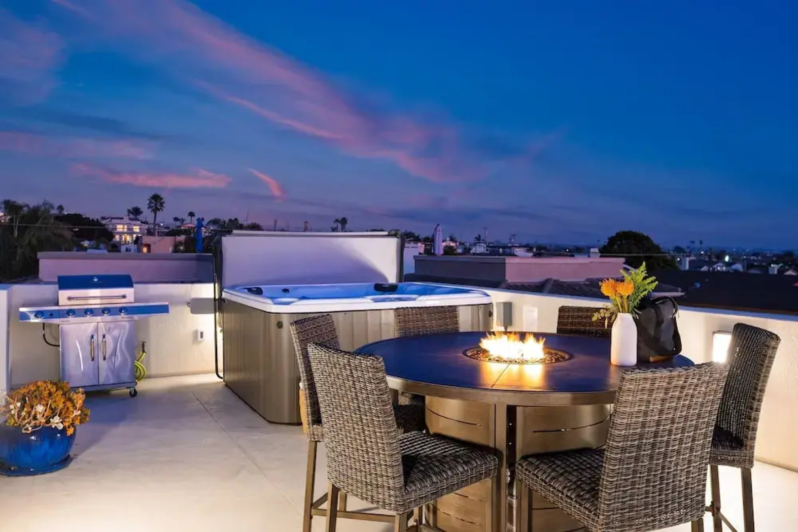 Sunset Serenity by Avantstay Rooftop w Hot Tub Fire Pit 3 Blocks to Beach