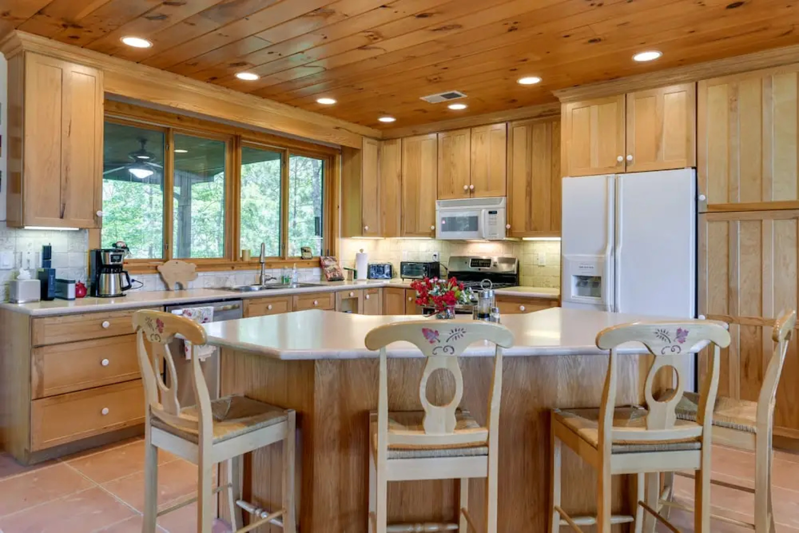 Almond Vacation Rental w/ Mountain Views!