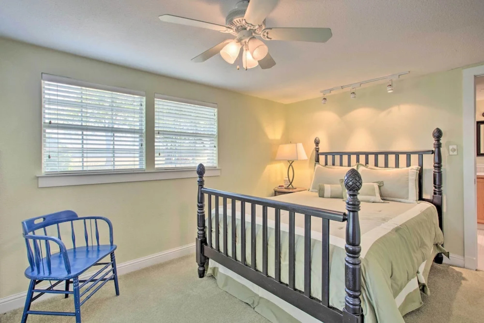 Lovely Pottsboro Home w/ Patio & Fire Pits!